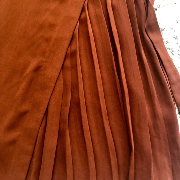 FOREVER 21 Wrap Dress with Pleat Detail - Picture 4 of 6